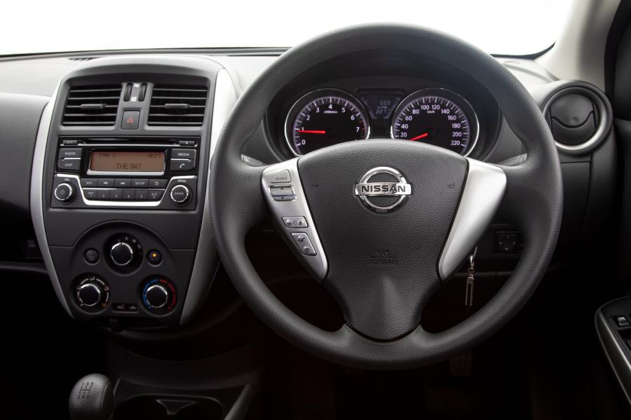 Торпедо Nissan Almera (N17) 2014 года  (ZA) (фото 12 из 25)